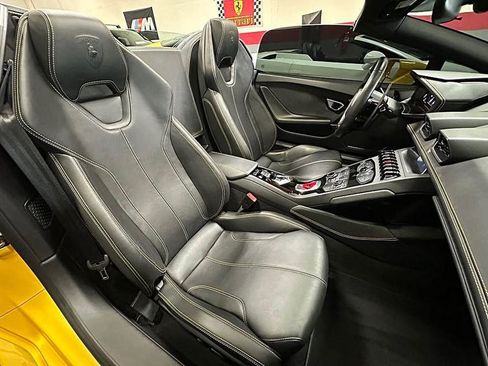 Used 2017 Lamborghini Huracan LP 610-4 AWD/4WD image 11