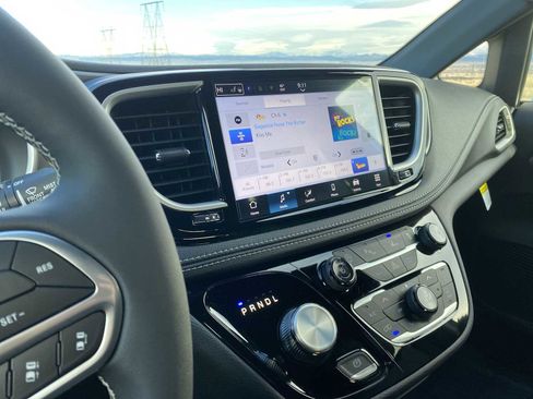 New 2026 Chrysler Pacifica Select AWD/4WD image 23