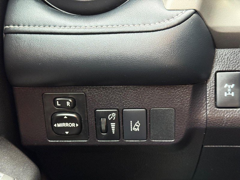 Used 2018 Toyota RAV4 XLE AWD/4WD image 29