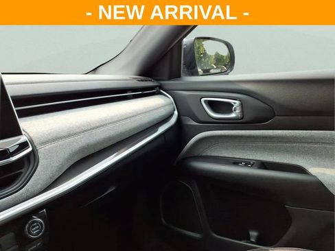 Used 2024 Jeep Compass Latitude AWD/4WD image 28
