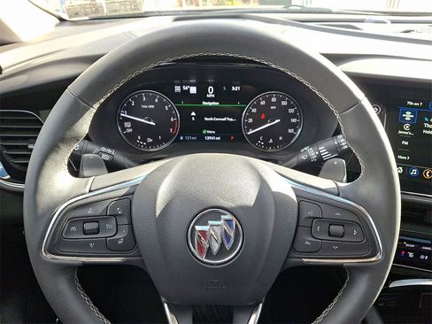 Used 2023 Buick Envision Avenir image 21