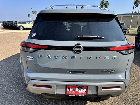 Used 2022 Nissan Pathfinder Platinum w/ Cargo Package image 4