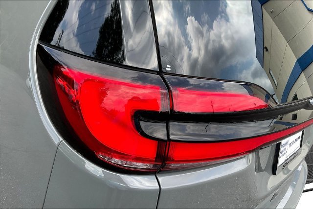 Used 2025 Chrysler Pacifica Select FWD image 25