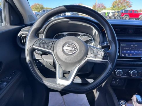 Used 2022 Nissan Kicks S image 11