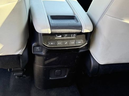 Used 2025 Toyota Grand Highlander AWD Hybrid image 25