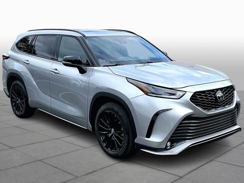 Certified 2024 Toyota Highlander XSE image 3