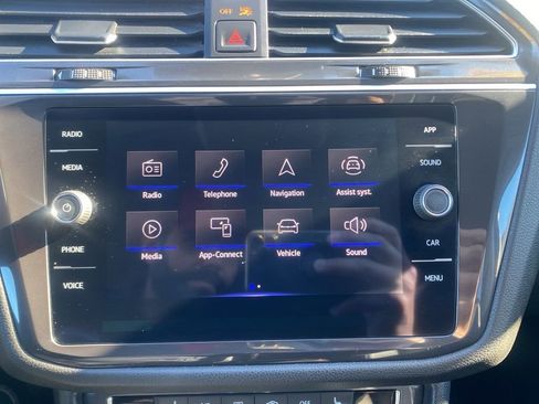 Used 2024 Volkswagen Tiguan SE image 21