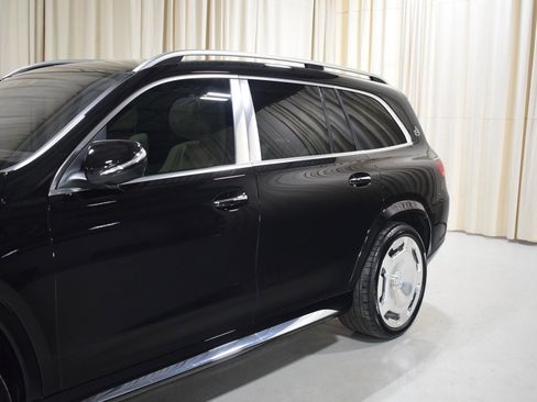 Used 2025 Mercedes-Benz Maybach GLS 600 4MATIC image 4
