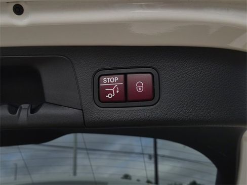 Certified 2025 Mercedes-Benz GLA 250 image 10