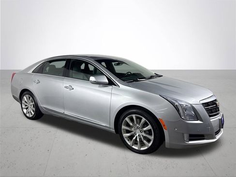 Used 2017 Cadillac XTS Luxury image 4