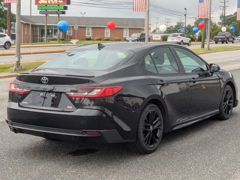 Used 2025 Toyota Camry SE FWD image 9