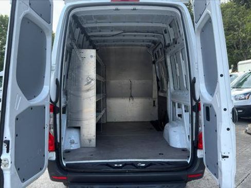 Used 2023 Mercedes-Benz Sprinter 2500 image 13