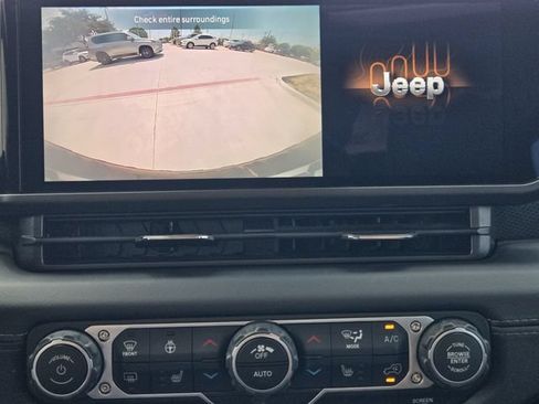 Used 2025 Jeep Wrangler Unlimited Rubicon w/ Convenience Group AWD/4WD image 12