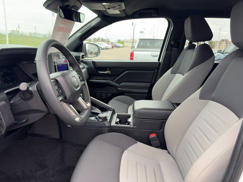 Used 2025 Toyota Tacoma TRD Off-Road image 9