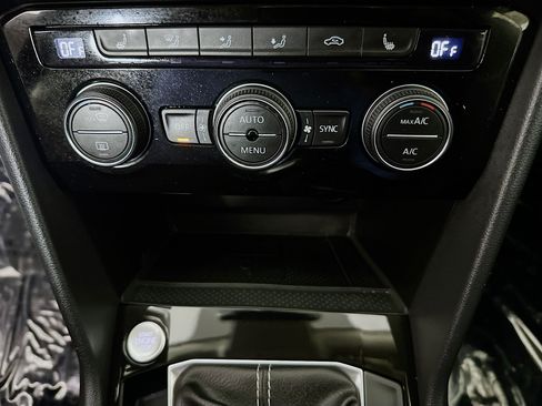 Used 2024 Volkswagen Taos SE image 23