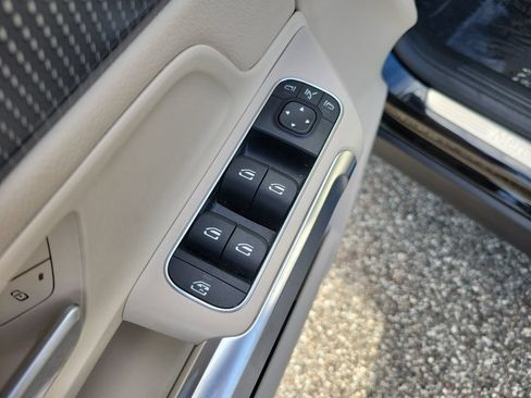 Used 2021 Mercedes-Benz GLB 250 w/ Premium Package image 13
