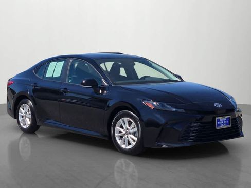 Used 2025 Toyota Camry LE FWD image 8