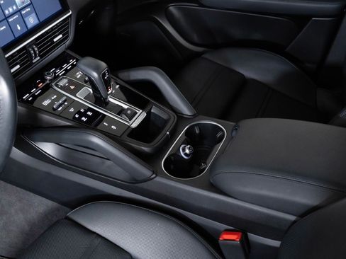 Used 2021 Porsche Cayenne Coupe image 30