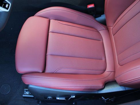 Used 2026 BMW 330i Sedan w/ M Sport Package RWD image 15