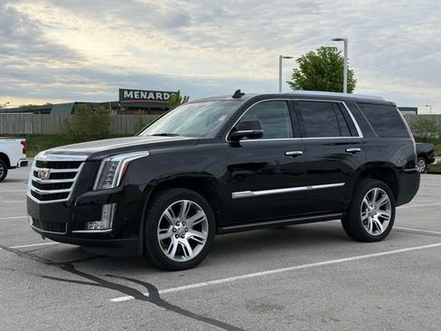 Used 2018 Cadillac Escalade Premium Luxury AWD/4WD image 1