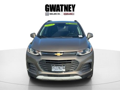 Used 2022 Chevrolet Trax LT w/ Driver Confidence Package image 2