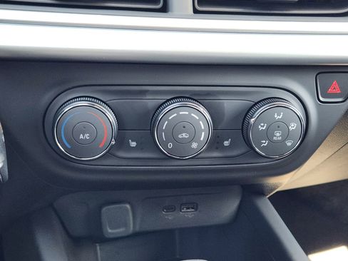 New 2026 Chevrolet Trax RS w/ Sunroof Package FWD image 18