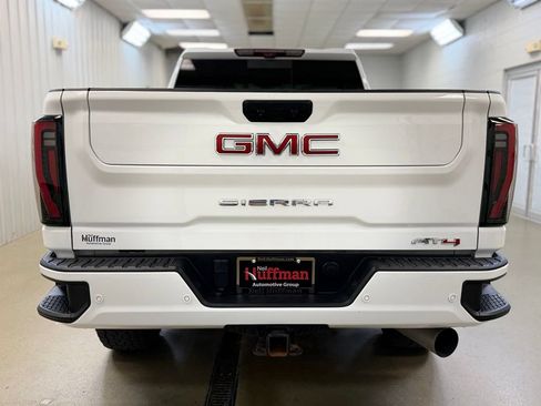 Used 2024 GMC Sierra 2500 AT4 w/ AT4 Premium Plus Package AWD/4WD image 10