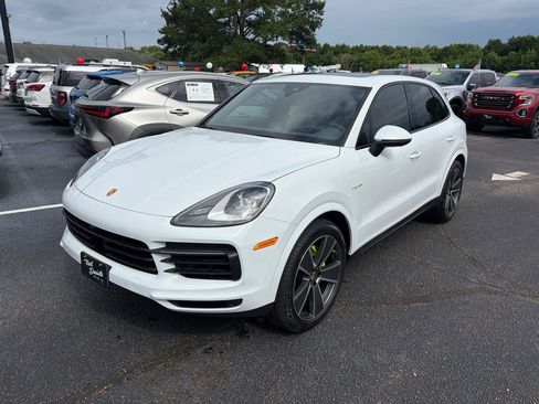 Used 2023 Porsche Cayenne AWD/4WD image 2