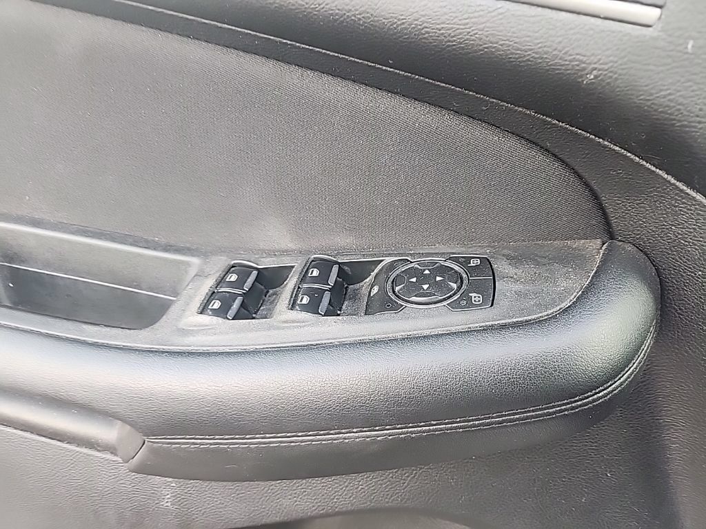 Used 2015 Ford Edge SE FWD image 26