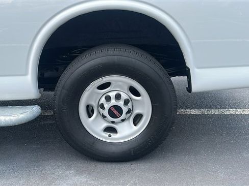 Used 2023 GMC Savana 2500 w/ Driver Convenience Package image 10