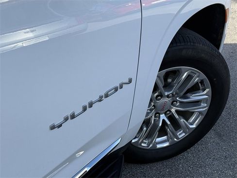 Used 2023 GMC Yukon SLT image 9