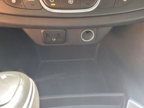 Used 2018 Chevrolet Traverse LT FWD image 30