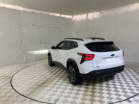 Used 2025 Chevrolet Trax RS FWD image 19