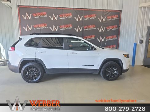 Used 2023 Jeep Cherokee Altitude Lux w/ Lux Elite Package AWD/4WD image 2