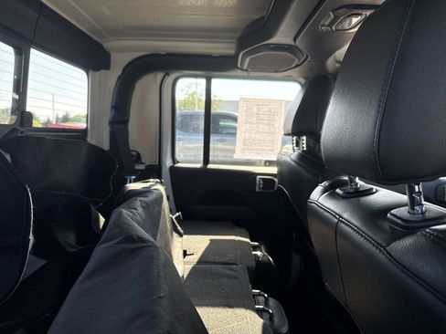 Used 2021 Jeep Gladiator Overland image 7