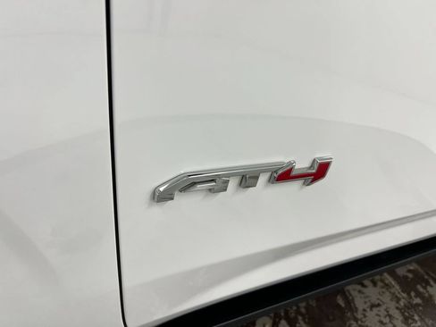 Used 2022 GMC Yukon XL AT4 AWD/4WD image 28