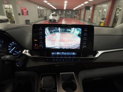 Used 2023 Toyota Sienna XLE w/ XLE Plus Package image 19