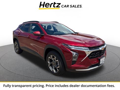 Used 2025 Chevrolet Trax LT FWD image 1