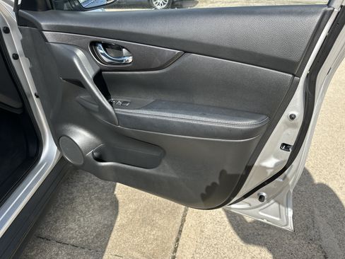 Used 2020 Nissan Rogue SV FWD image 21