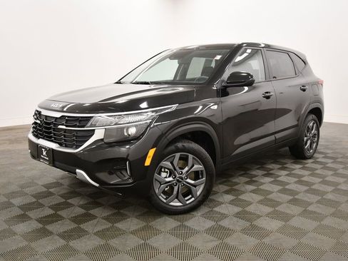 Certified 2026 Kia Seltos LX AWD/4WD image 2