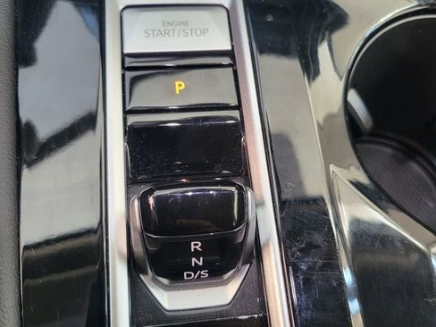 Used 2025 Volkswagen Atlas SE image 9