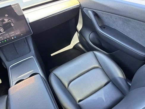 Used 2022 Tesla Model Y Long Range AWD/4WD image 16