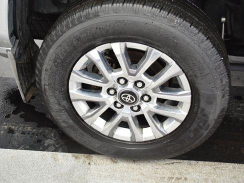 Used 2024 Toyota Tacoma Limited w/ Limited Package (LT) image 67