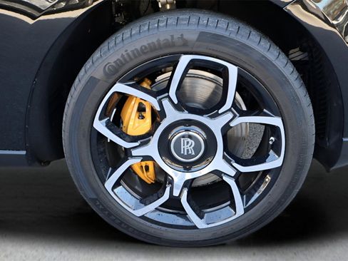 Used 2023 Rolls-Royce Cullinan Black Badge w/ Leather Finishing Pack image 11