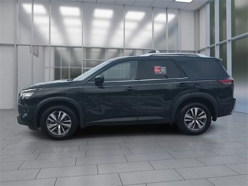Certified 2023 Nissan Pathfinder SL w/ Black Appearance Package image 5