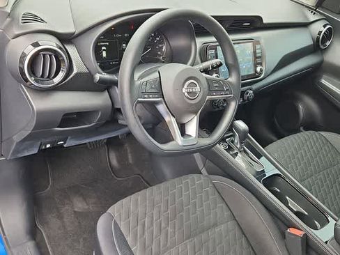 Used 2022 Nissan Kicks SV image 10