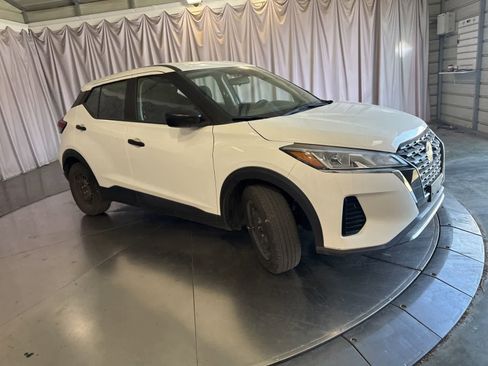 Used 2023 Nissan Kicks S FWD image 3