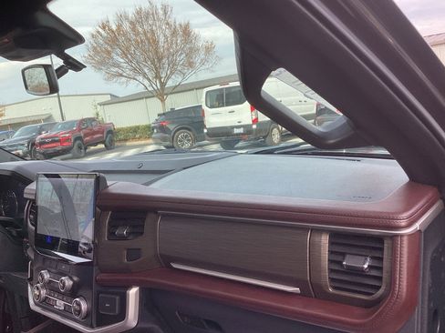 Used 2023 Ford Expedition Limited image 19