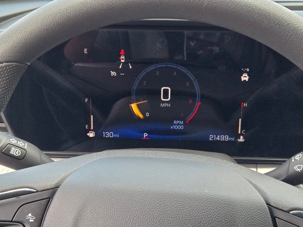 Used 2025 Chevrolet Trax LT FWD image 31