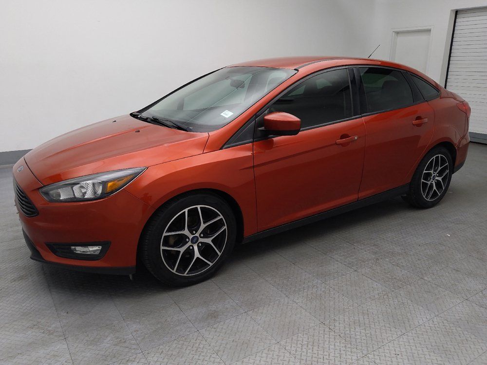 Used 2018 Ford Focus SE w/ SE Appearance Package FWD image 2